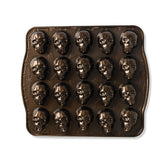 Nordic Ware face avant du moule bronze montrant motifs nets et capacité