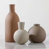 ooit ensemble face avant montrant trois vases brun, ajoute chaleur décorative