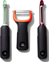 OXO emballage avant du set trois éplucheurs présentant durabilité et simplicité