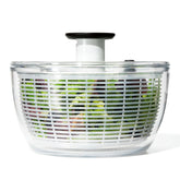 OXO Good Grips face avant de l'essoreuse, design moderne et stable