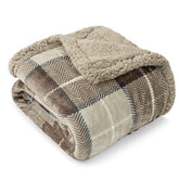 PAVILIA couverture face avant montrant motif plaid et style élégant