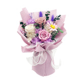 QOEAZY bouquet en boîte cadeau présenté face, prêt à offrir et élégant