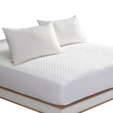 Reaks protège-matelas face avant montrant ajustement et protection