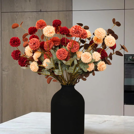 RyddeligHome bouquet en vase montrant couleurs chaudes et harmonie saisonnière