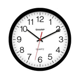 Horloge Sharp face pleine montrant chiffres lisibles et contraste élevé