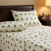 Spode vue avant de la parure montrant motif sapin, apporte ambiance festive