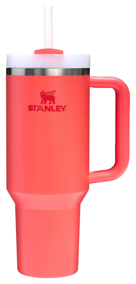 STANLEY Quencher face avant montrant couleur Hot Coral et poignée, design fiable
