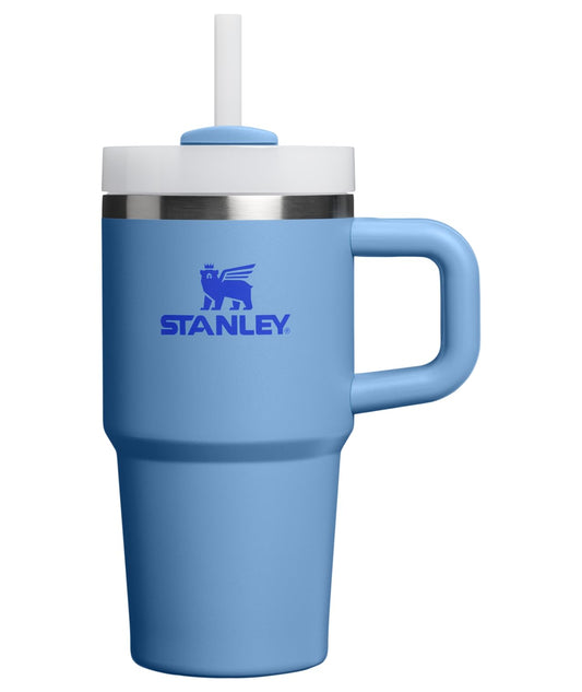 STANLEY Quencher H2.0 face montrant couleur Bleu Sky et design durable