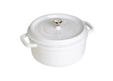 STAUB cocotte ronde blanche vue de face montrant design et poignée résistante