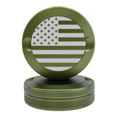 Syn Tin boîte métal face avant montrant design militaire et rangement sécurisé