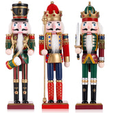 Tpudn ensemble face montrant trois casse-noisettes traditionnels pour décoration chaleureuse