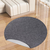 TUOTPE vue avant du sous-tapis rond 5 ft montrant maintien sûr