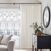 TWODRAPES panneau avant prêt à poser montrant l'élégance et le tombé