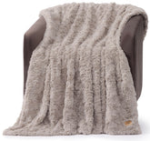 UGG Adalee face avant montrant le plaid et élégance décorative