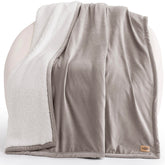 UGG couverture Bliss face avant oyster brown montrant douceur et style