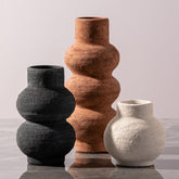 Vanselia vue d'ensemble des trois vases apportant élégance décorative