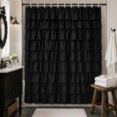 WestWeir vue de face du rideau de douche noir montrant l'élégance et l'intimité