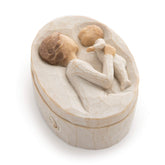 Willow Tree vue avant de la boîte Grandmother, design délicat et cadeau sentimental