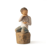 Willow Tree figurine face avant montrant posture affectueuse et qualité artisanale