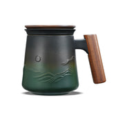 ZENS tasse de face montrant la glaçure verte et le motif montagne, design élégant
