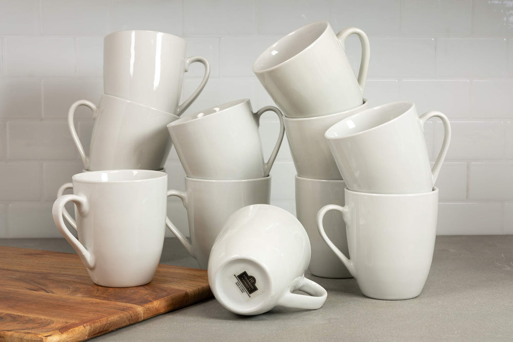 10 Strawberry Street tasses en situation sur table, look épuré pour réception