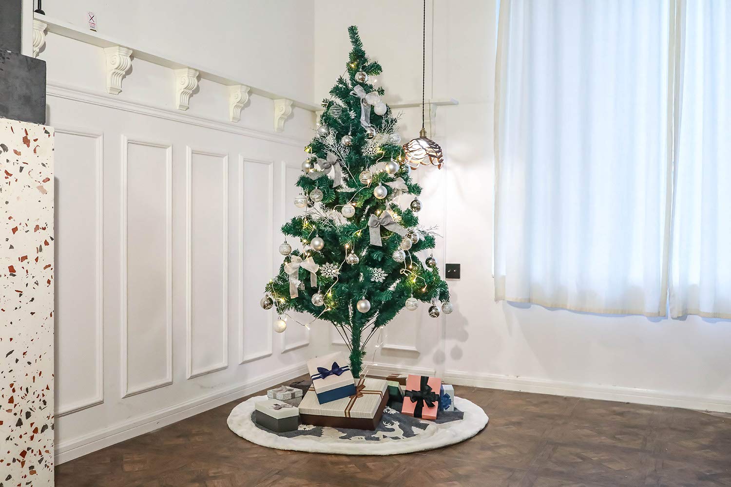 7Felicity mise en scène salon décoré montrant ambiance chaleureuse de Noël