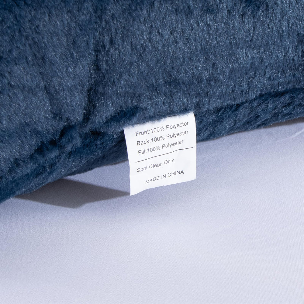A Nice Night coussin posé sur canapé dans déco, ajoute confort et style