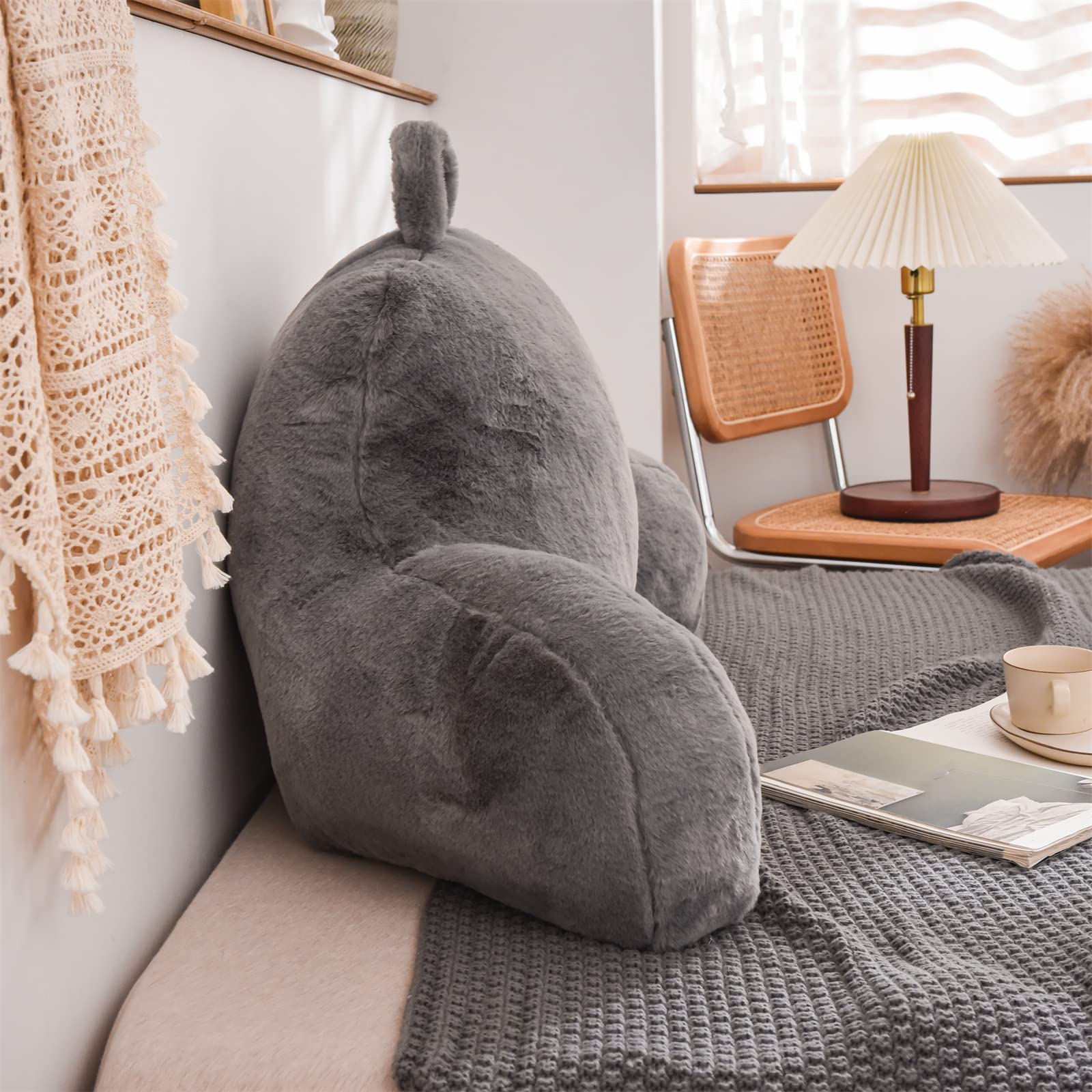 A Nice Night coussin utilisé sur lit pour lire, confort stable et ergonomique