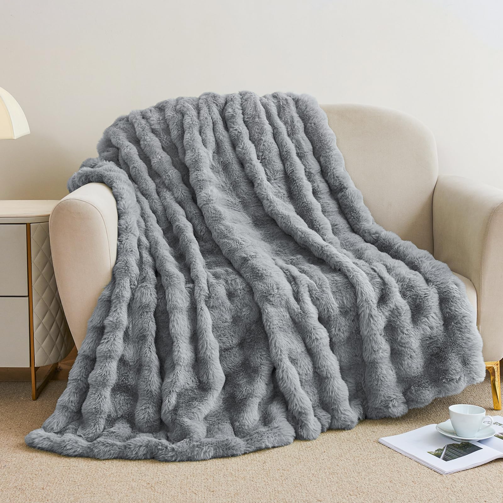 Plaid Admitrack en situation déco de chambre élégante et neutre