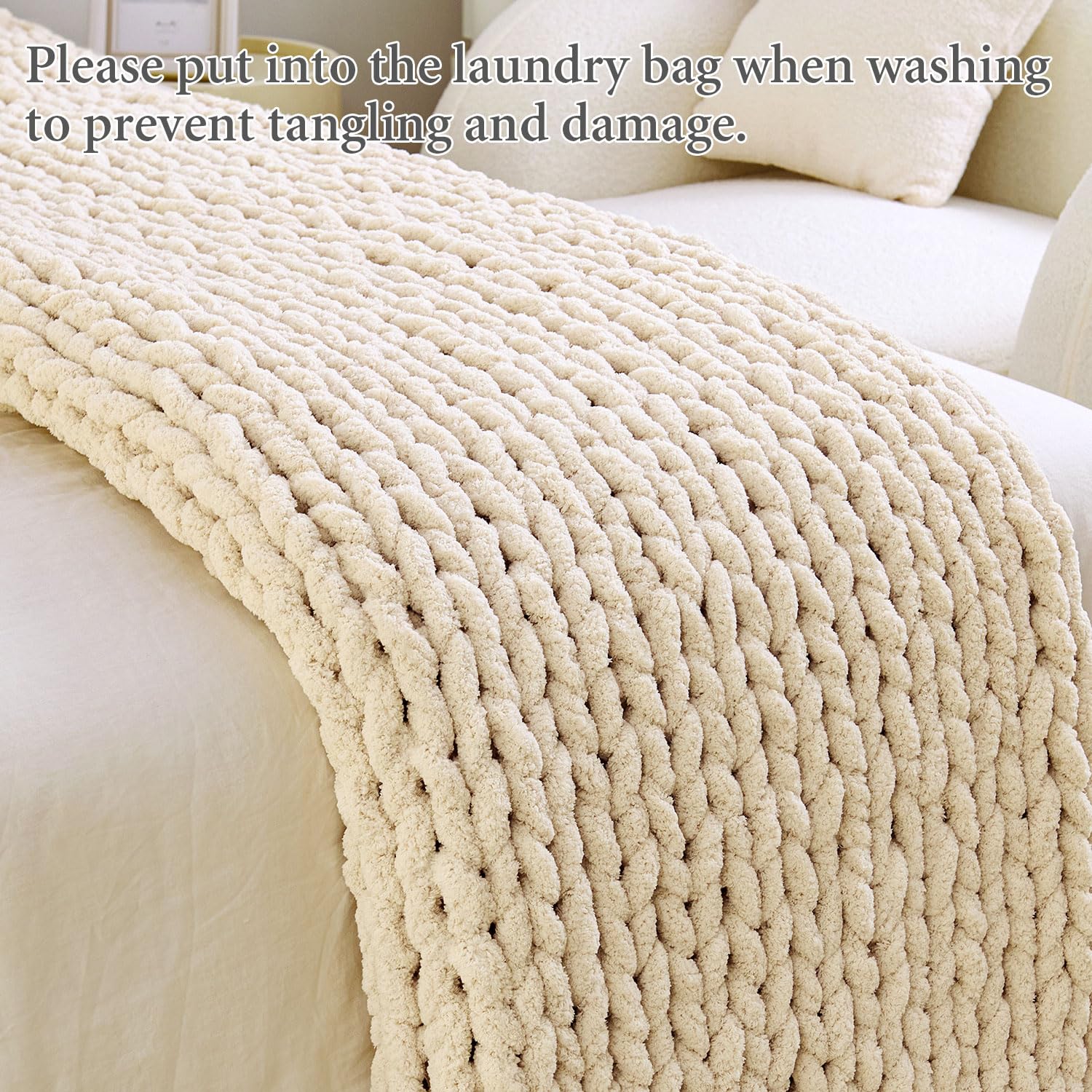 Admitrack main touchant le plaid illustrant toucher ultra-doux