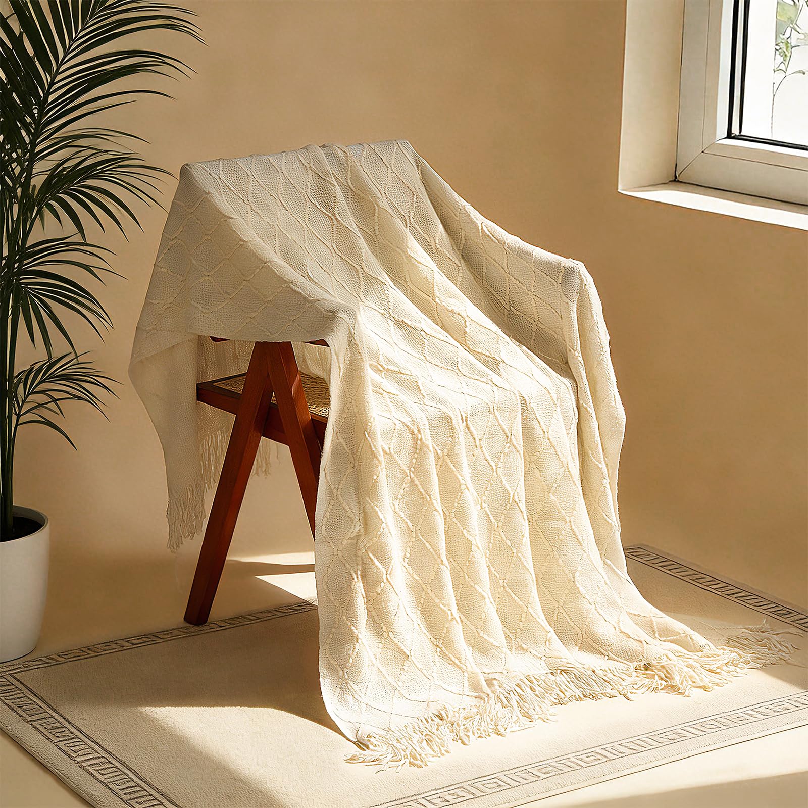 Aeenr scène lifestyle femme sur canapé enveloppée offrant moment cocooning