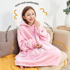 Aemicion enfant portant le hoodie au salon illustrant usage quotidien