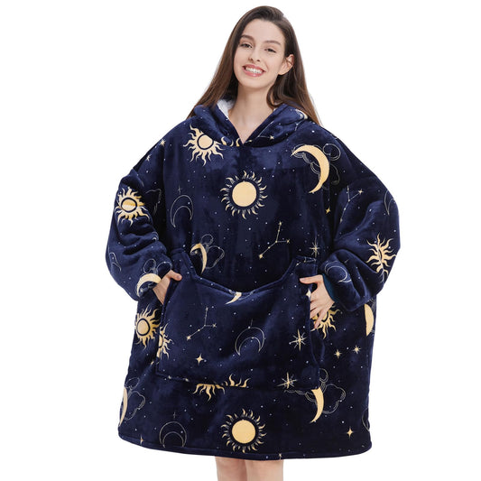 Aemilas vue avant du sweat-couverture montrant coupe oversize et capuche protectrice