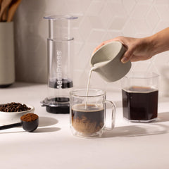 AeroPress cap avec filtre inox XL montrant corps plus riche du café