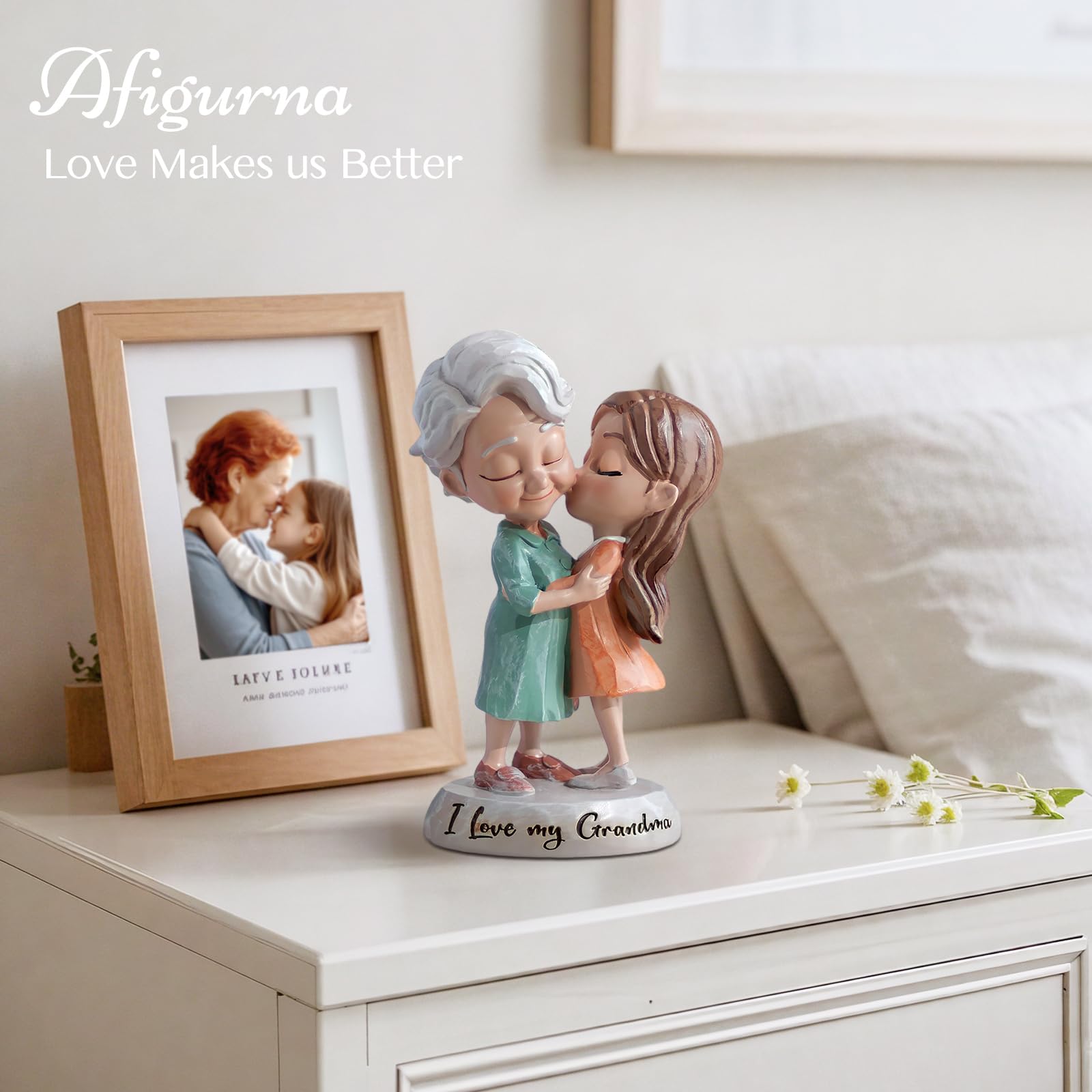 Afigurna entourée de photos familiales, souvenir symbolique et personnel
