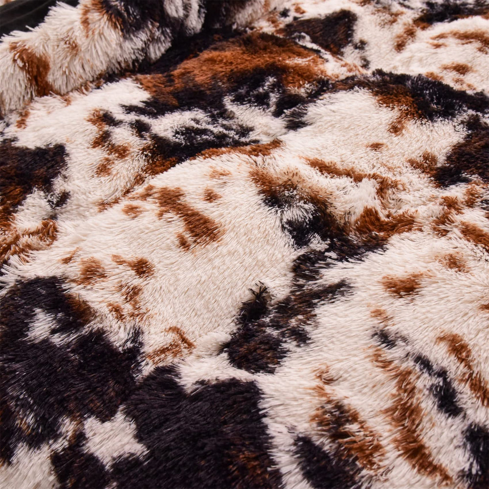Aimuan détail imprimé vache montrant motifs brun-noir et look tendance