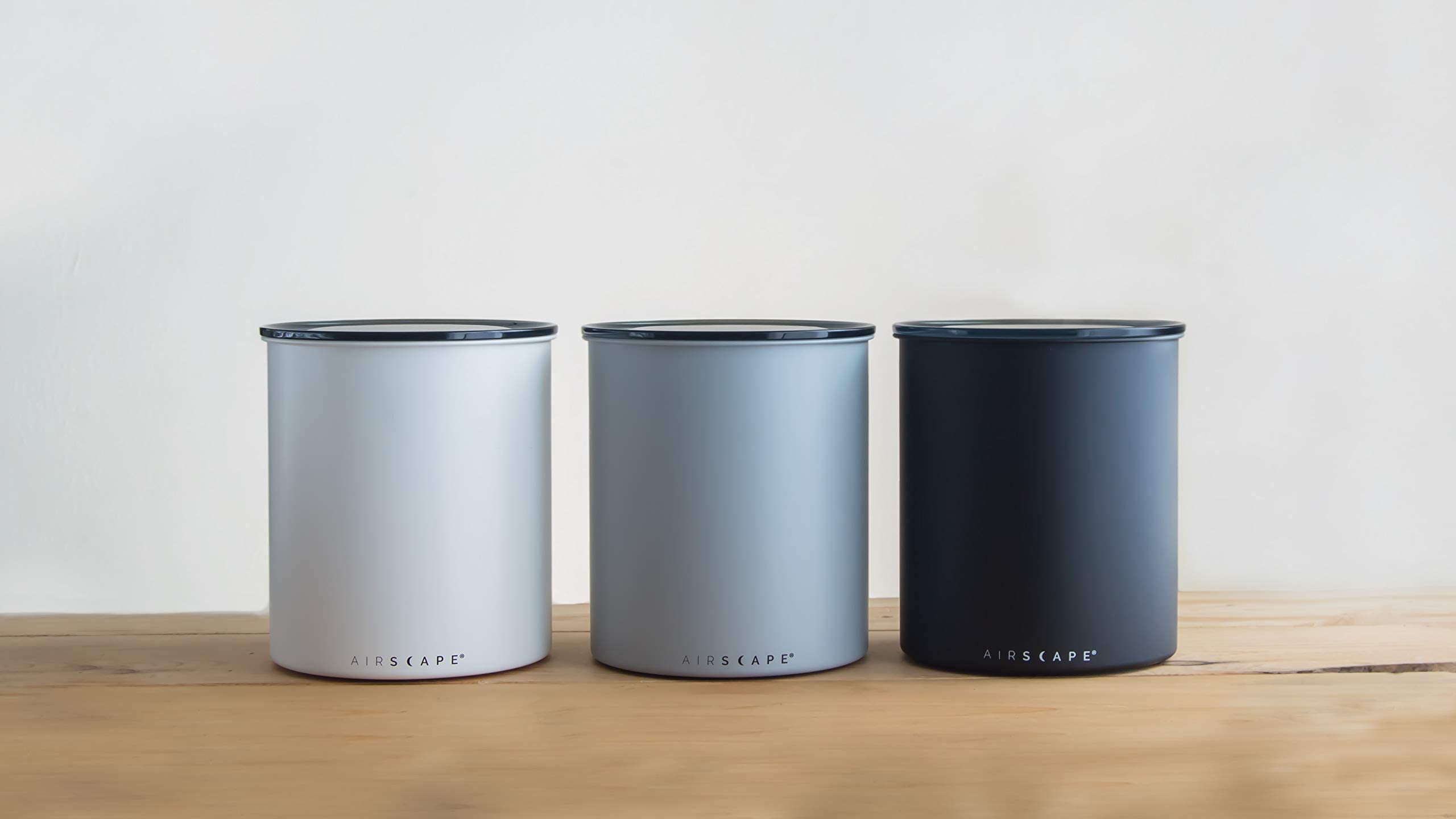 AirScape en cours de dosage vers une cafetière, pratique pour une portion précise