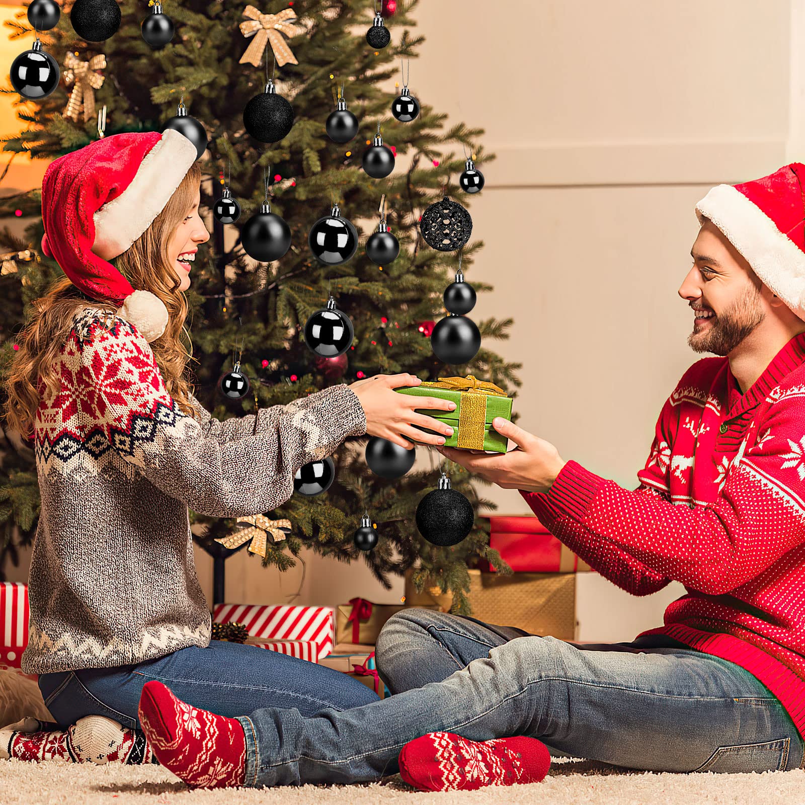 Aitsite décor de table avec boules noires créant atmosphère festive