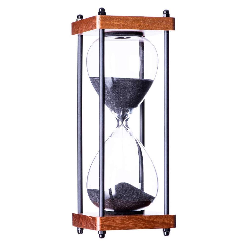AKAKA MUNING gros plan du verre et sable fin garantissant écoulement régulier
