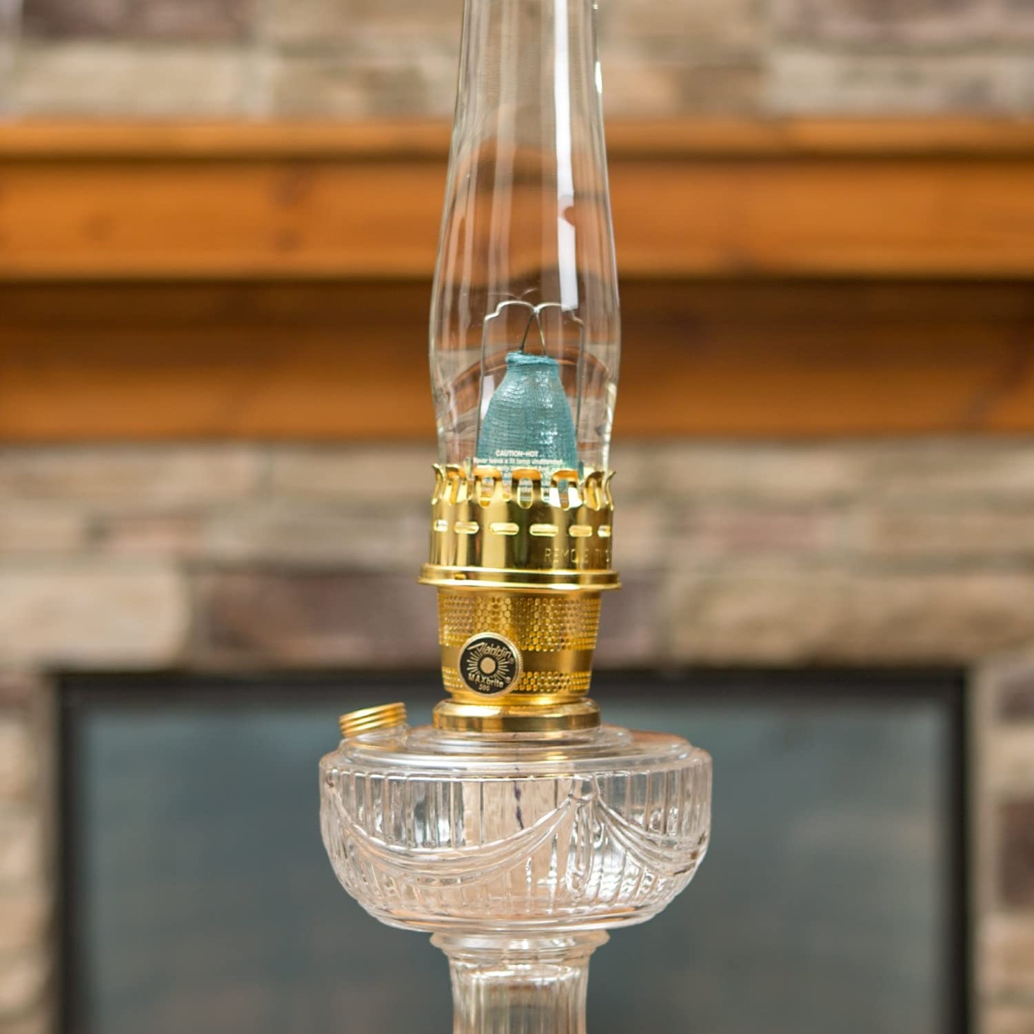 Aladdin R150 installée sur lampe en fonctionnement, illustrant une lumière plus propre pour lire