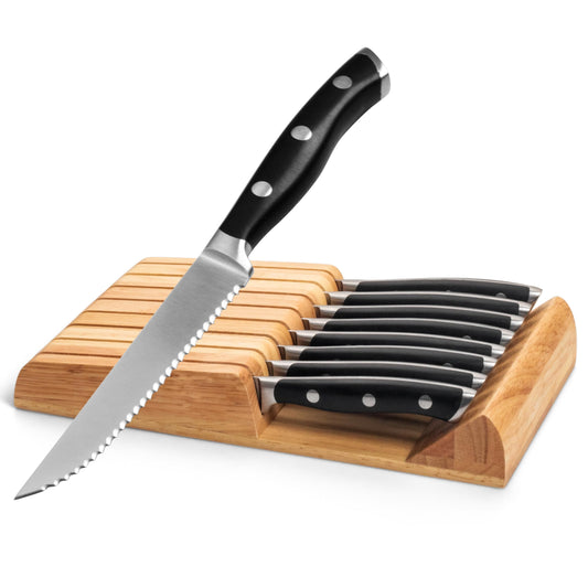 Alata vue frontale du bloc en bois avec les couteaux pour rangement sûr