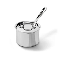 All‑Clad casserole D3 2 qt vue de face montrant design et contenance pour cuisson précise
