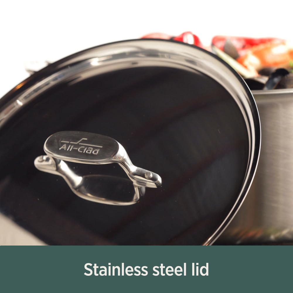 All-Clad comparaison taille avec assiette montrant capacité 4 qt pour famille
