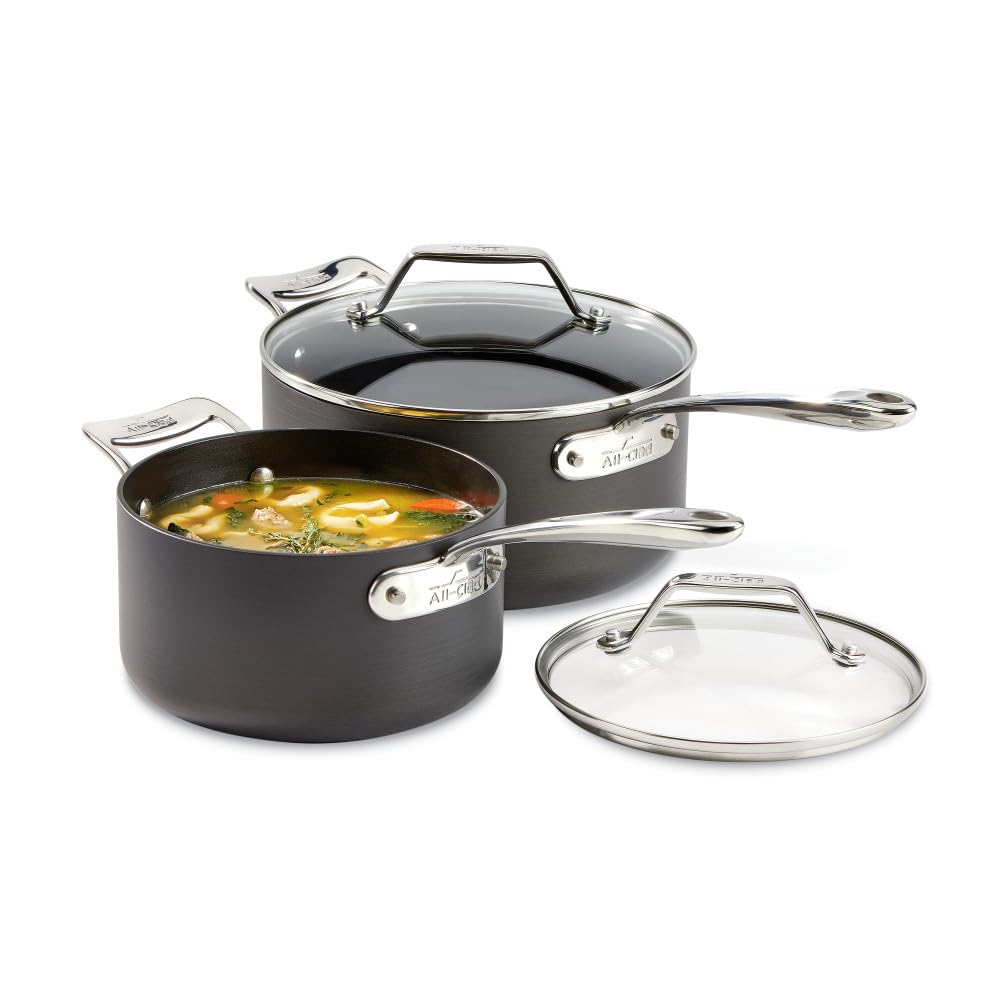 All‑Clad vue avant des deux casseroles et couvercles, rangement facile