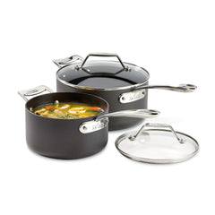 All‑Clad vue avant des deux casseroles et couvercles, rangement facile