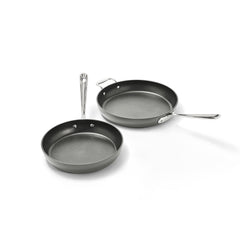 All‑Clad vue avant du set 10" et 12" montrant finition élégante et utilité