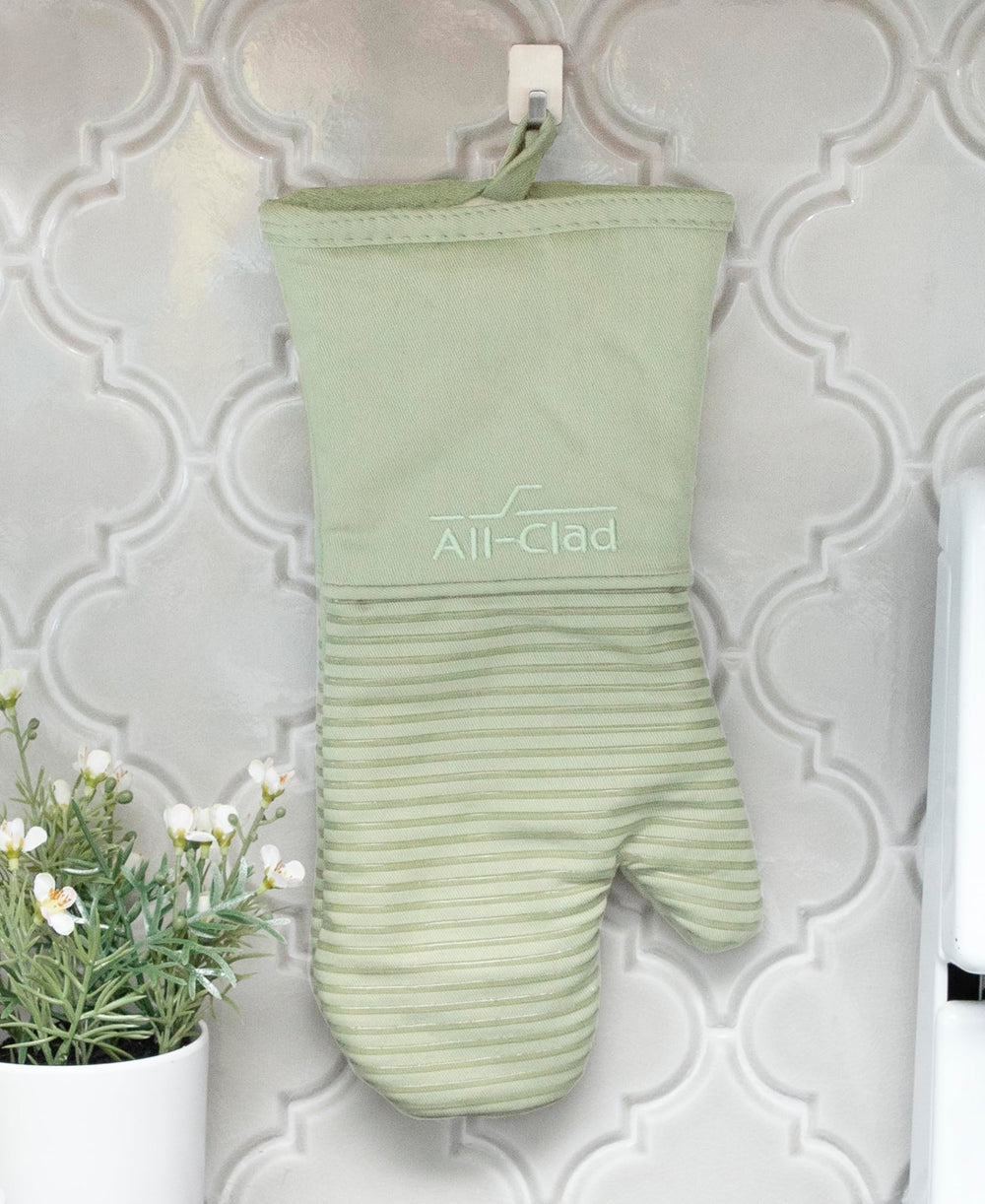 All‑Clad mitaines lors d'un barbecue offrant protection et stabilité