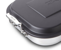 All-Clad plat lasagnes en situation sur table présentation directe pratique