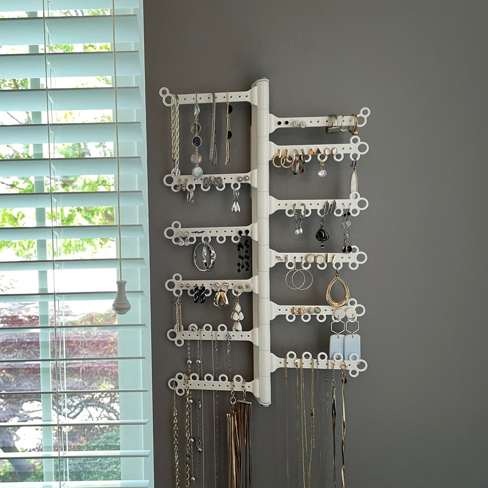All Hung Up étiquette bandes 3M Command incluses offrant fixation sans dommage