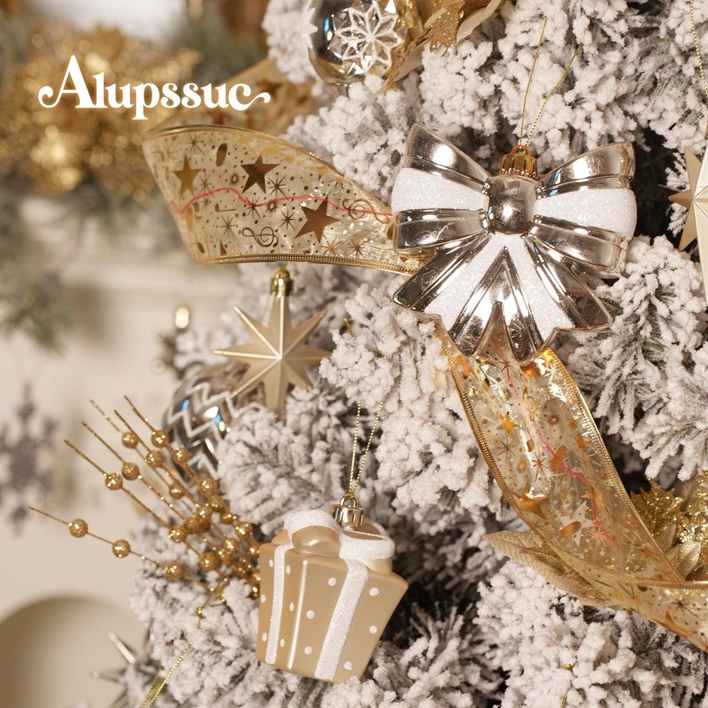 Alupssuc ensemble sur sapin illustrant rendu décoratif festif